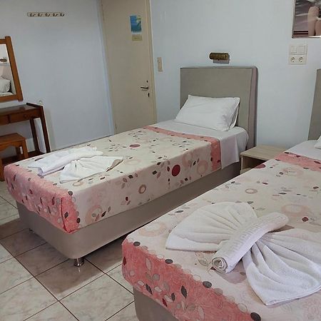 Amadeus Hawaii Apartments & Studios Сидари Стая снимка
