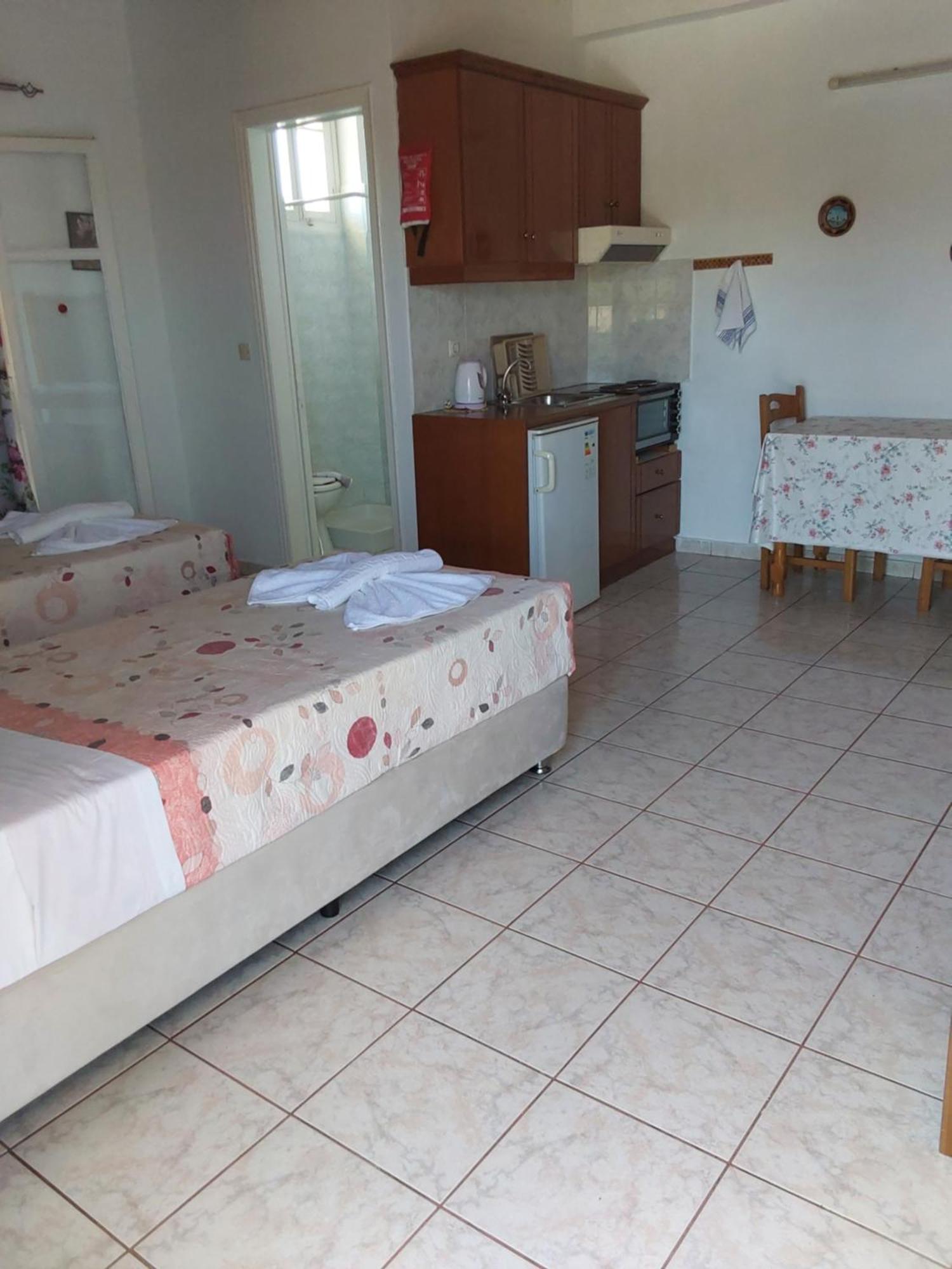 Amadeus Hawaii Apartments & Studios Сидари Стая снимка